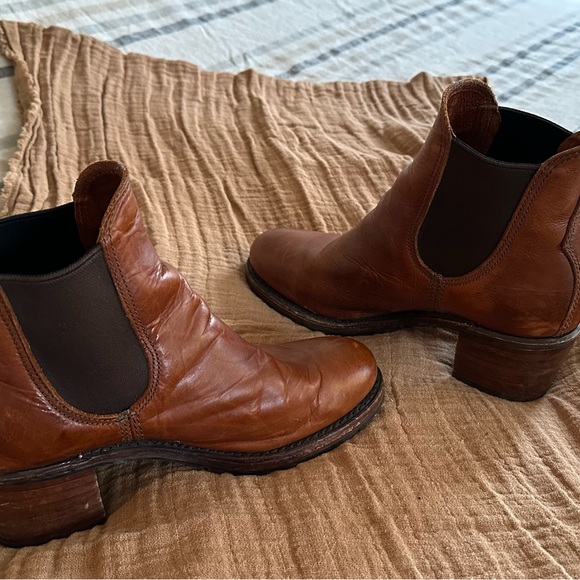 Frye Sabrina Chelsea Brown Women’s size 10 - NEW! - Picture 2 of 7